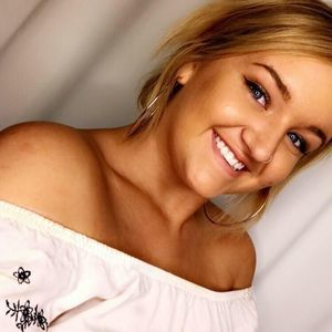 Meet your Posher, Abbey